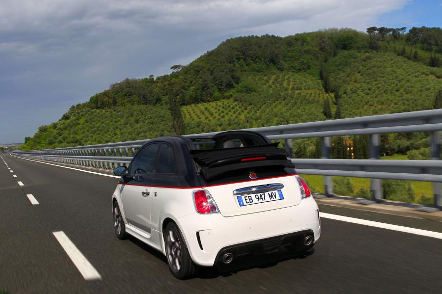  Fiat Abarth 500C 2011 года  (фото 36 из 49)